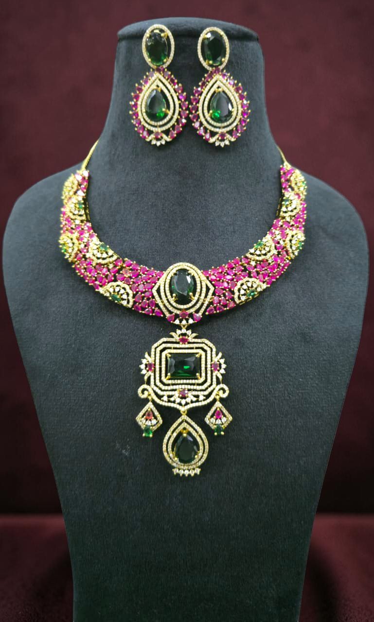 Emerald Royale Necklace Set